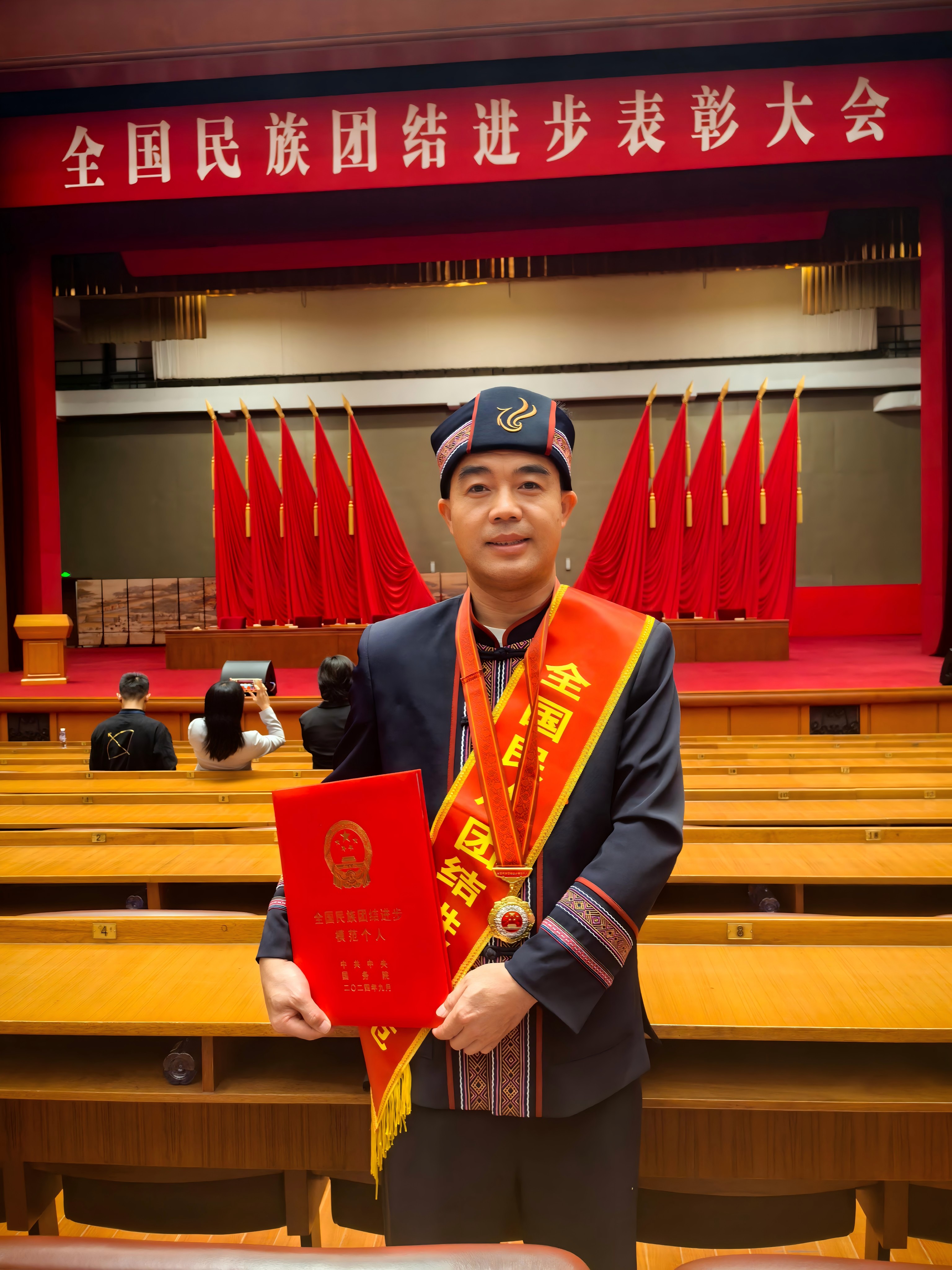 1、銀總獲獎(jiǎng)圖片(1)